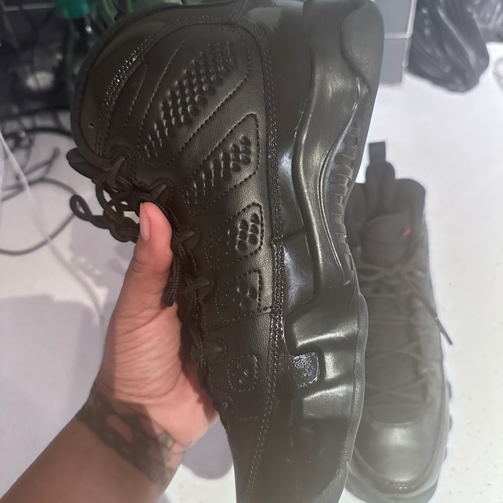 LIKE NEW- Jordan 9’s: BLACK ON BLACK (6.5)